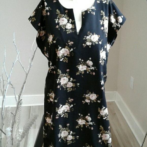 Dresses & Skirts - Tunic floral dress
